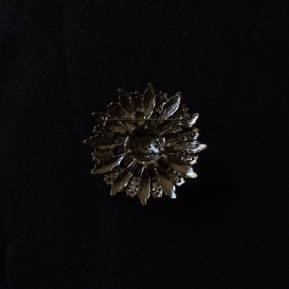 Brooch - Picture 2 of 6
